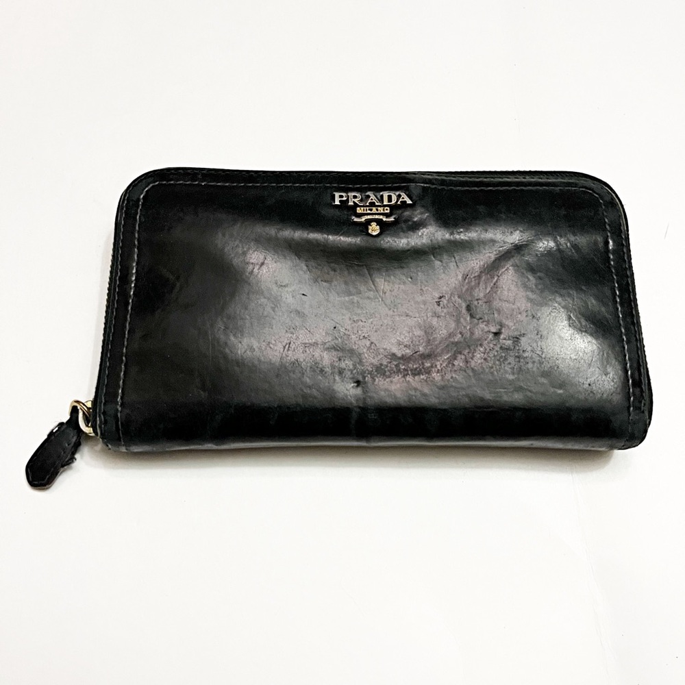 🔥PRADA 🔥Logo Patent Leather Zip
Around Wallet